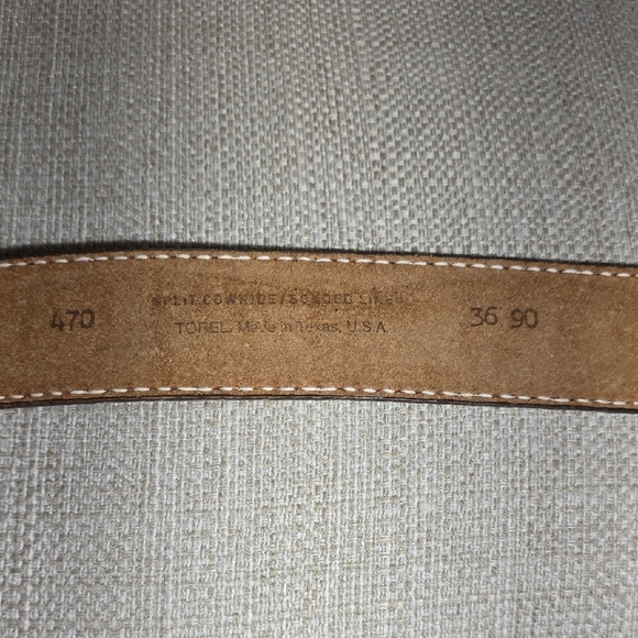 Classic Brown Leather Belt with Gold Buckle - Picture 2 of 7